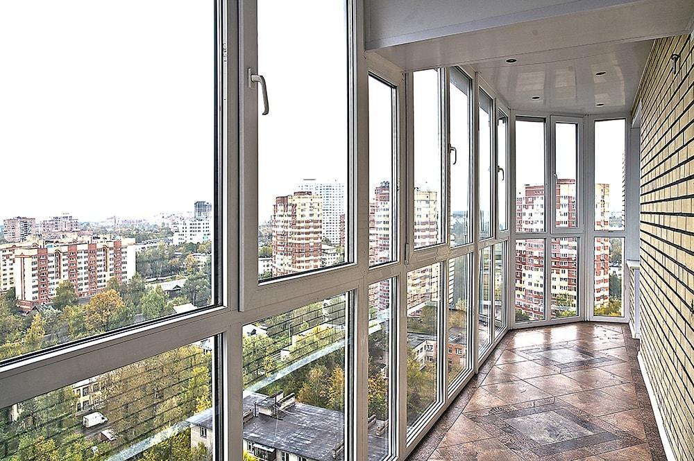 Панорамные окна на балконе: плюсы и минусы