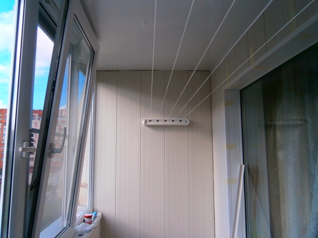 Отделка потолка балкона или лоджии пластиковыми панелями: как обшить своими руками