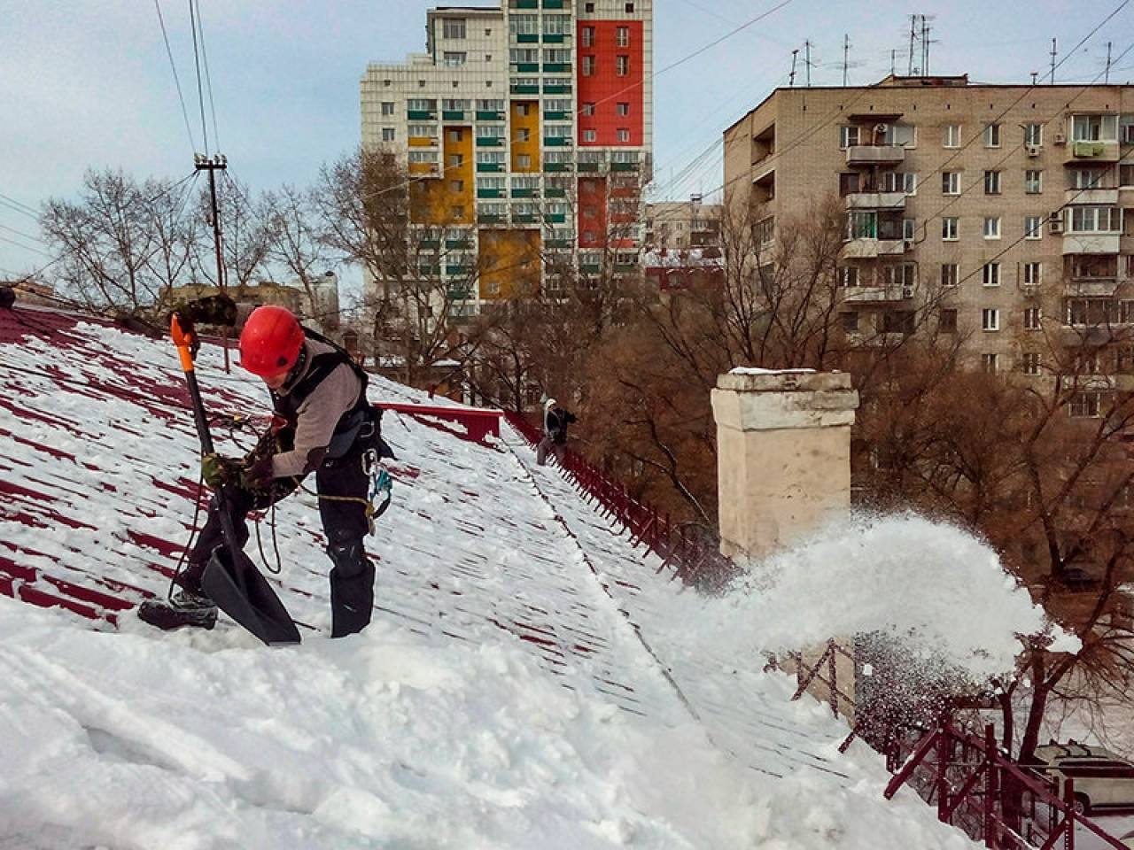 Кто отвечает за уборку снега: во дворе, на дорогах, с крыш, в городе