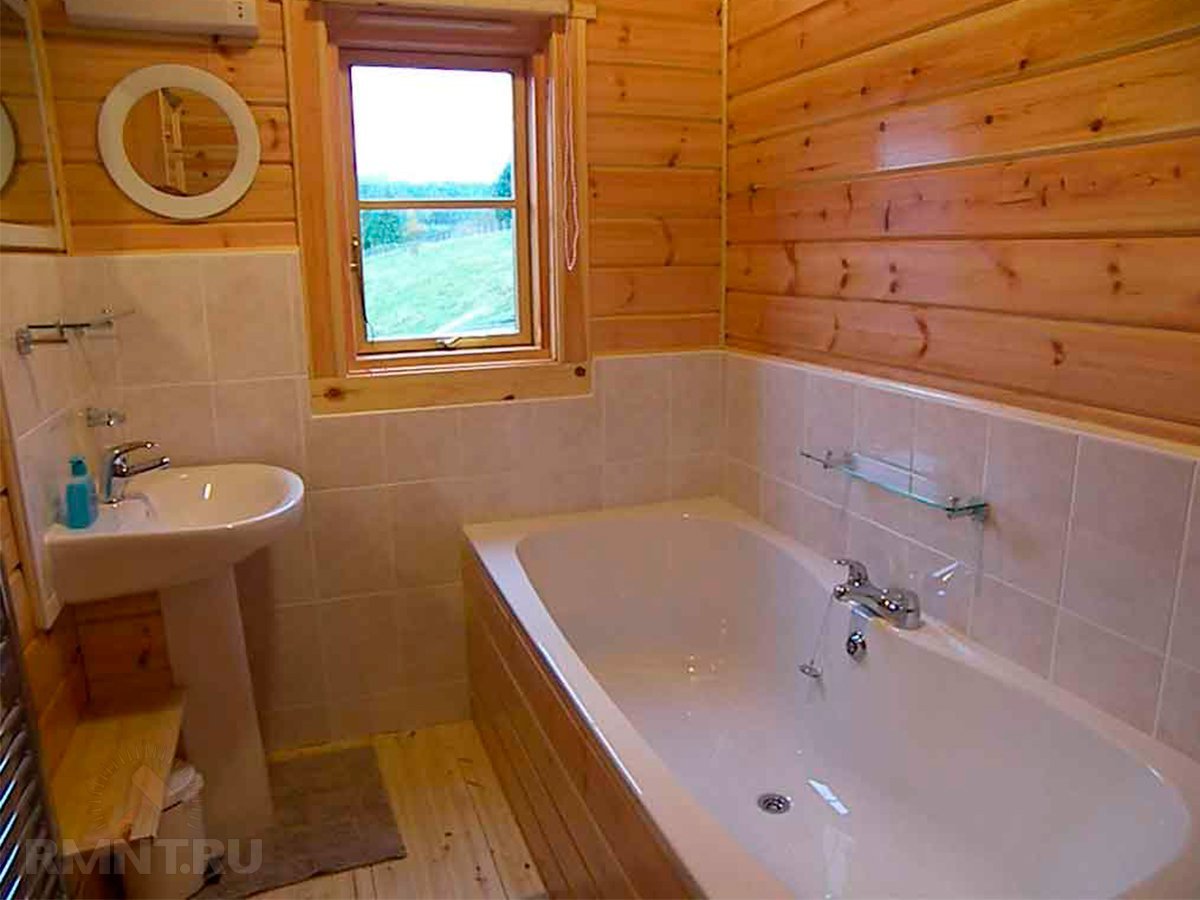 Чем отделать ванную комнату в деревянном доме: практические рекомендации