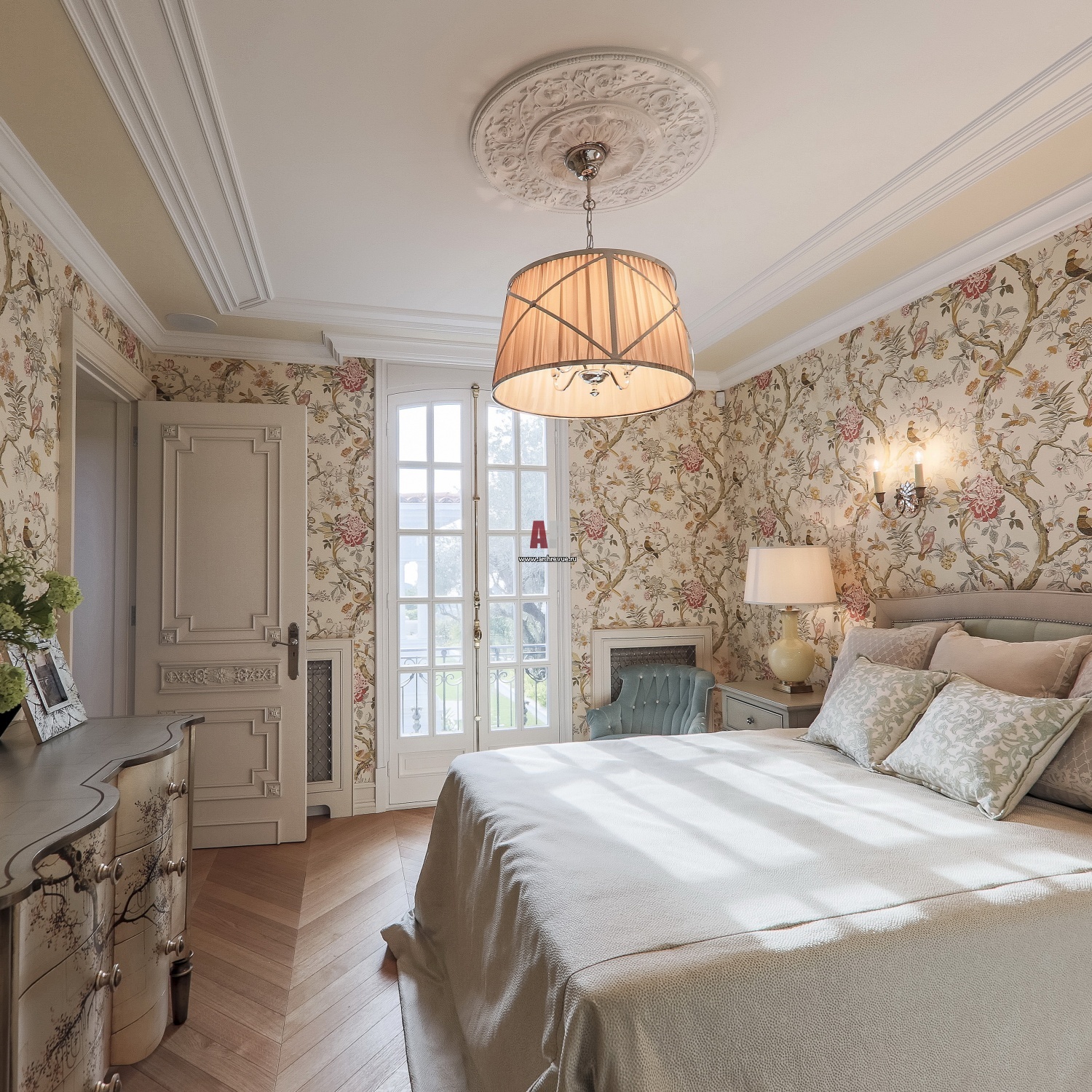 Спальня в классическом французском стилях