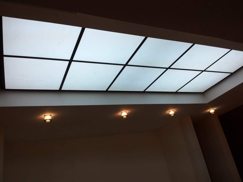 Потолок из оргстекла с подсветкой - необычность, красота и функциональность