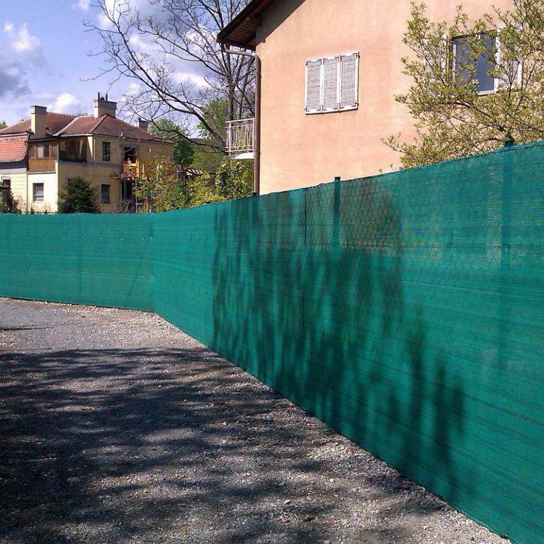 Чем крепить фасадную сетку на забор