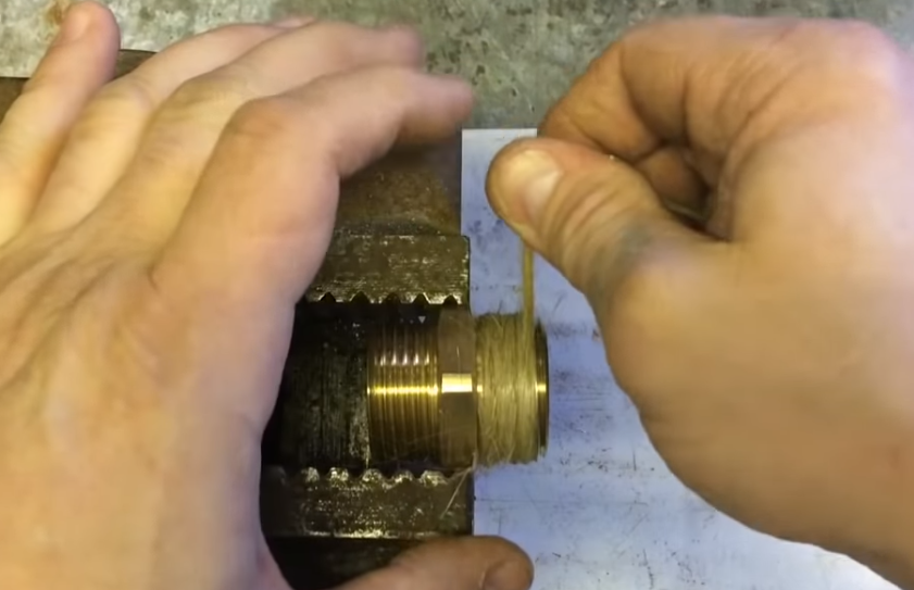 Резьбовой фитинг для металлических труб: как подобрать и смонтировать