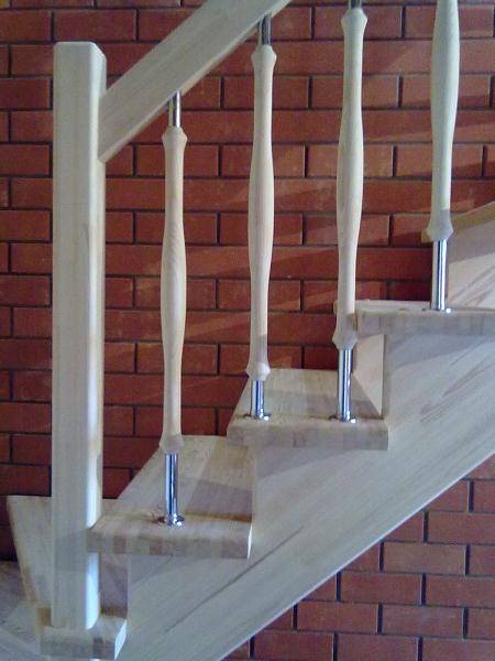 Перила лестницы дачного дома. методы усиления перил лестницы для частного дома