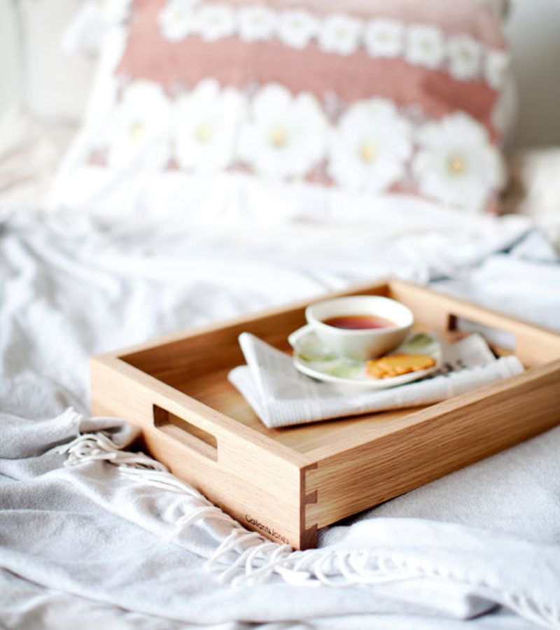 Кроватный столик для завтрака в постель. как называется столик для завтрака в постель.