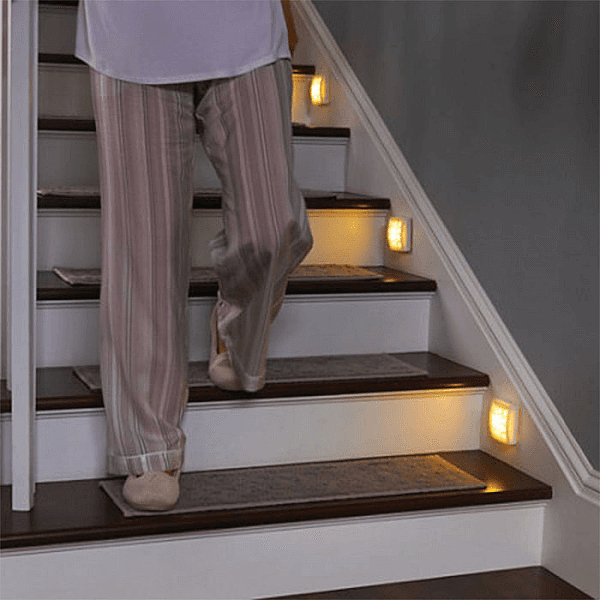 Датчики движения для включения света на лестнице — обзор вариантов и характеристик