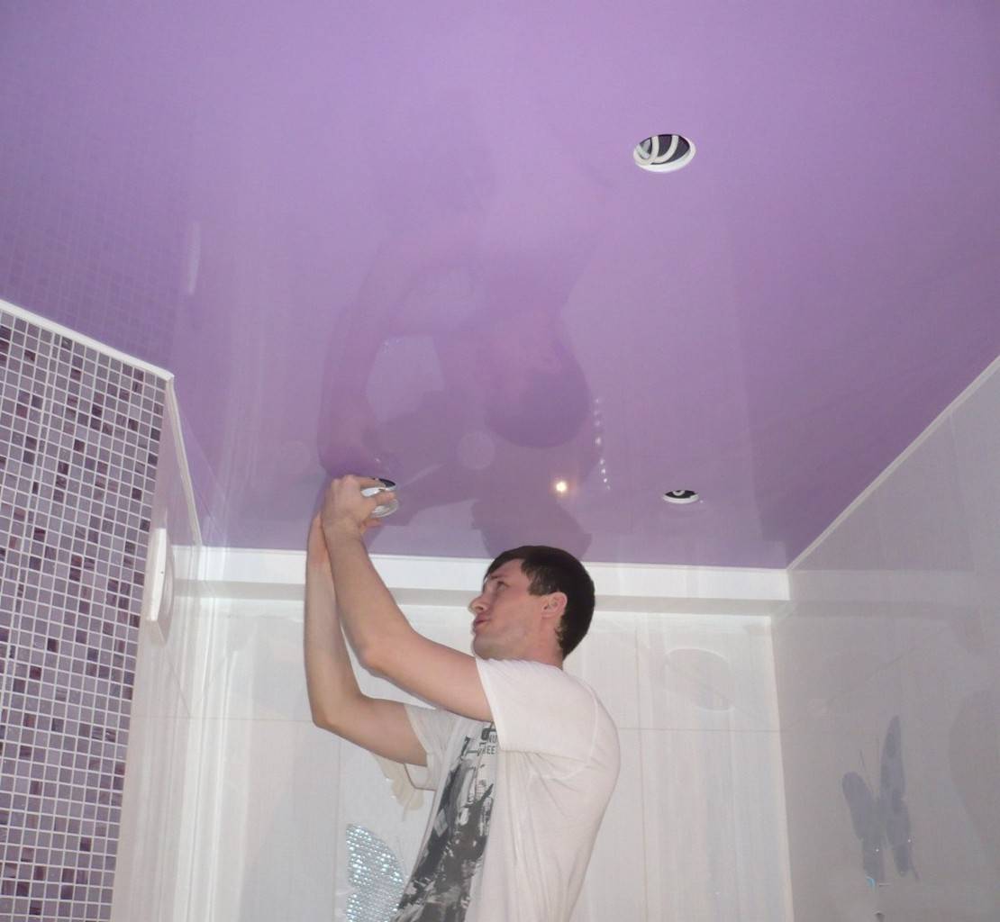 Натянуть потолок в ванной