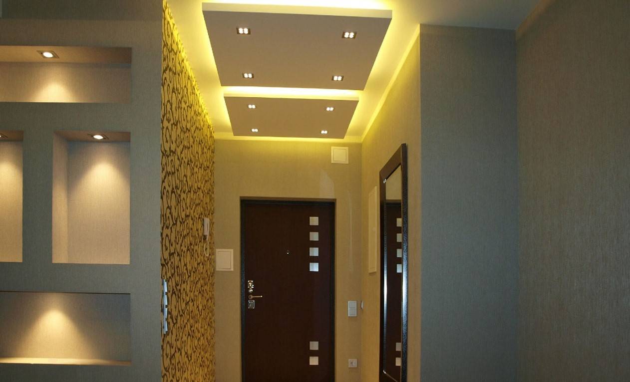 Потолок из гипсокартона в коридоре фото вариантов дизайна с подсветкой или люстрой