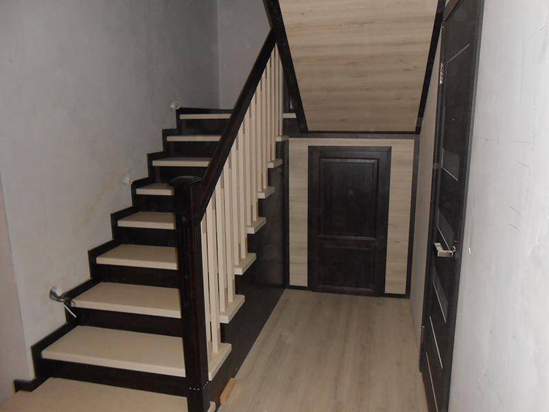 Лестница в деревянном доме: варианты и образцы лестниц внутри частного дома из дерева