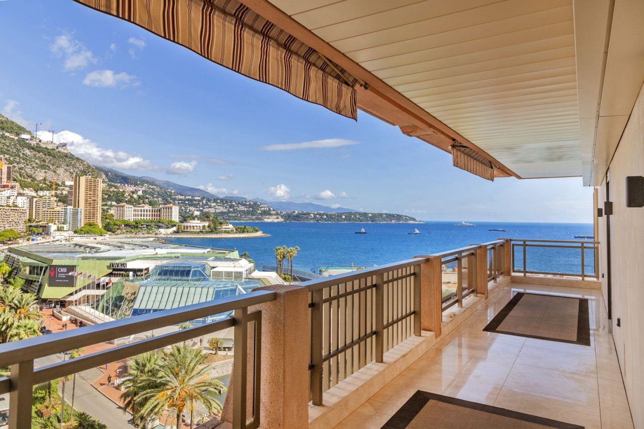 Квартиры лазурный берег. Вилла в Монако. Монте Карло апартаменты. Апартаменты в Монако. Монако виллы на берегу Лазурный берег.