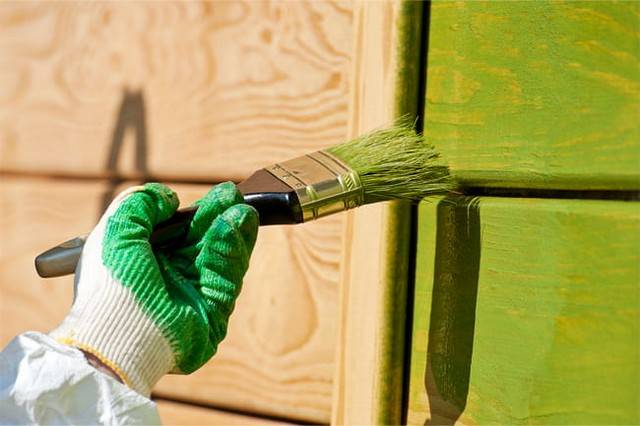 Акриловая краска для дерева для внутренних работ: выбор и особенности покраски