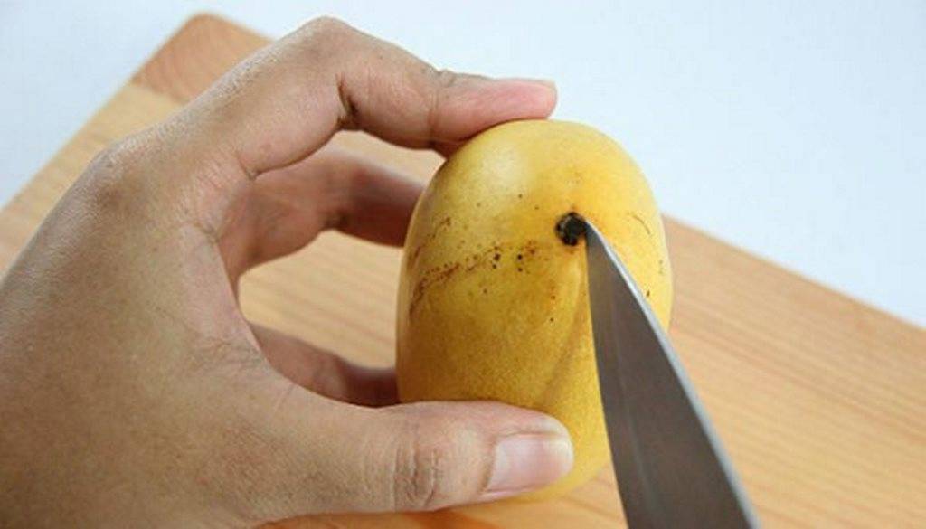 Можно ли есть манго с кожурой: советы по употреблению, очистке и удалению косточки, особенности приготовления
