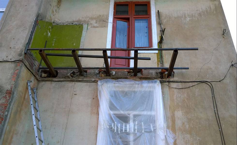 Аварийный балкон: что делать и кто должен ремонтировать