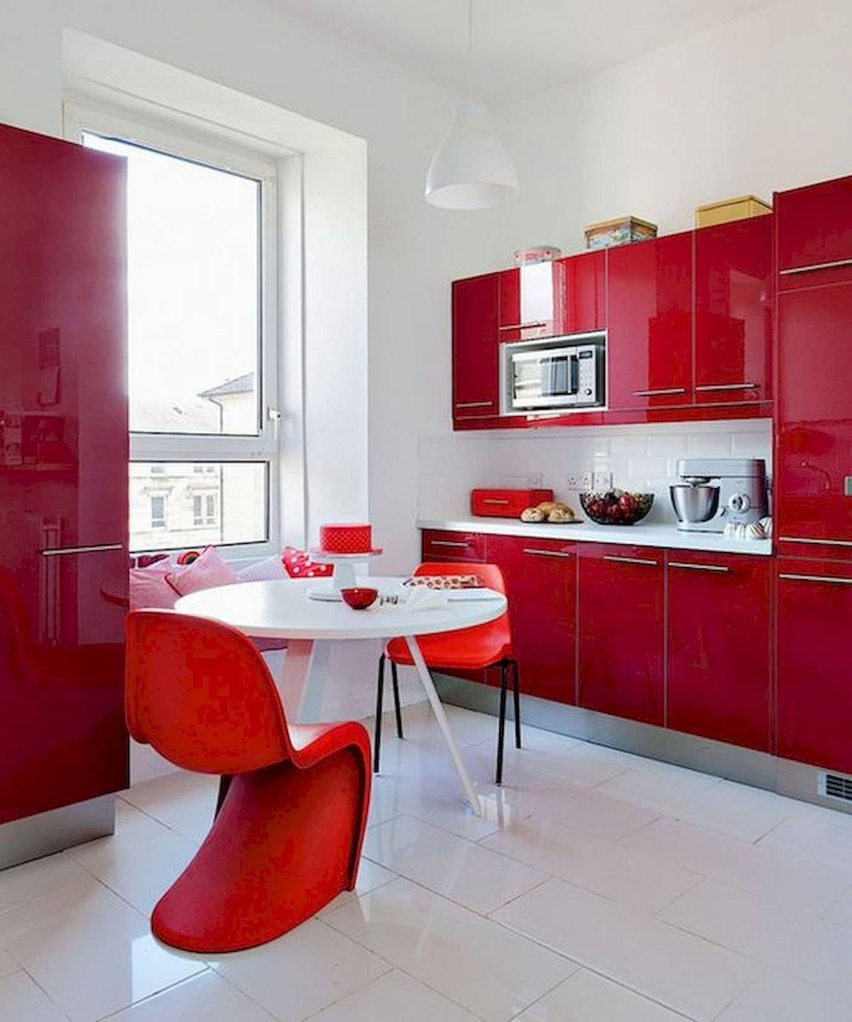 Красно-белая кухня: фото примеры реальных интерьеров