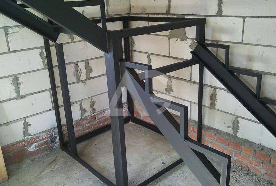 Как сварить лестницу из металлического уголка?