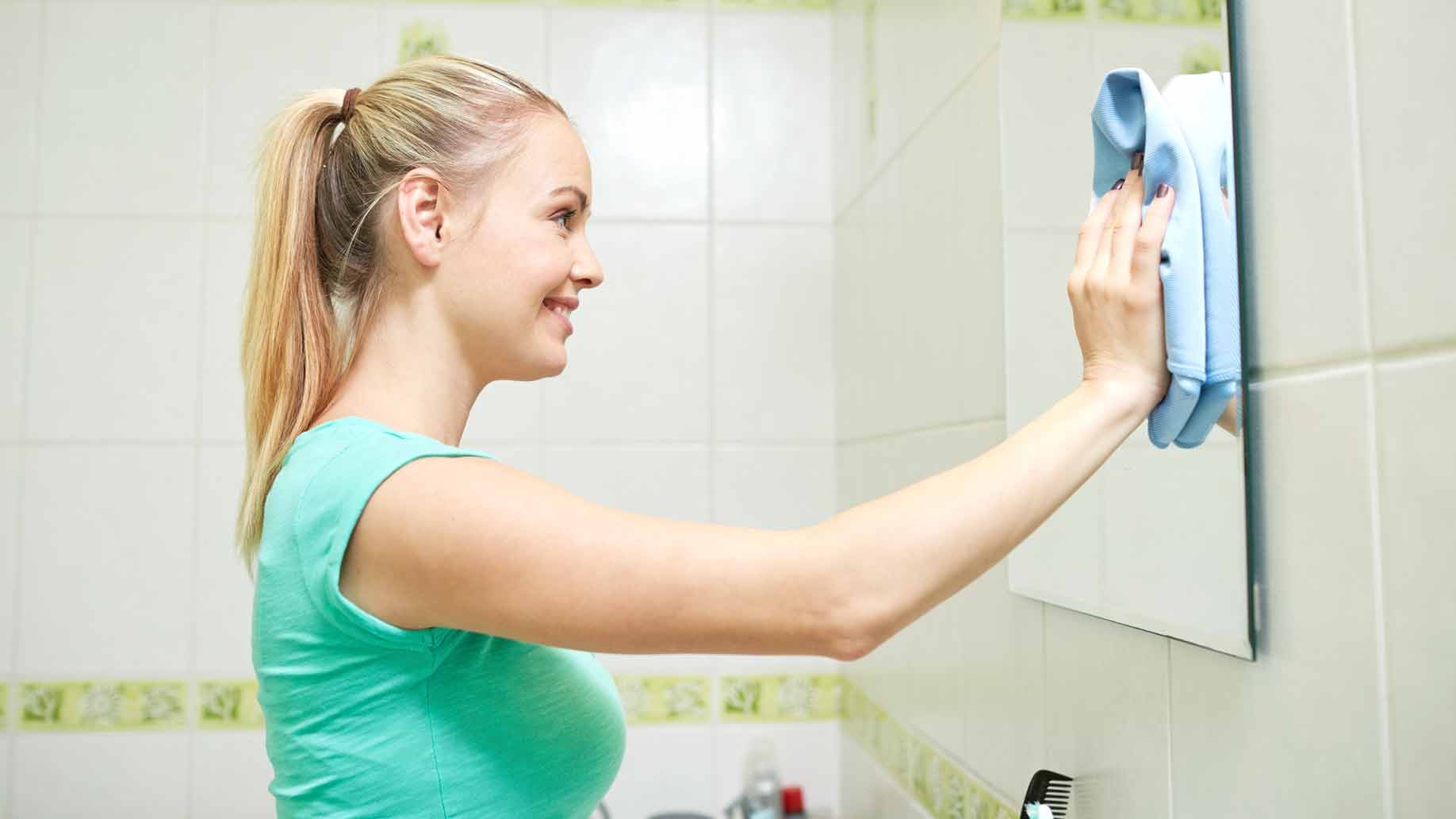 Как помыть зеркало без разводов - wikihow