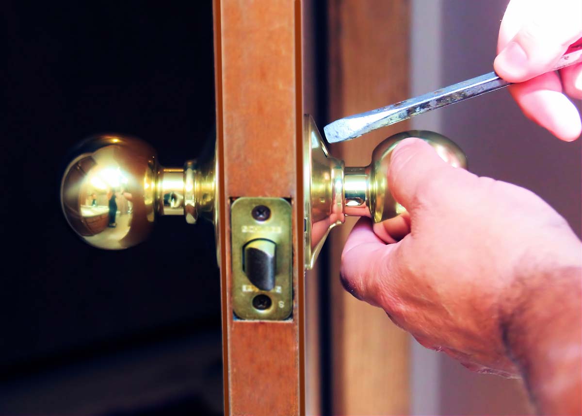 Как разобрать дверную ручку межкомнатной двери - строй-специалист.ру
