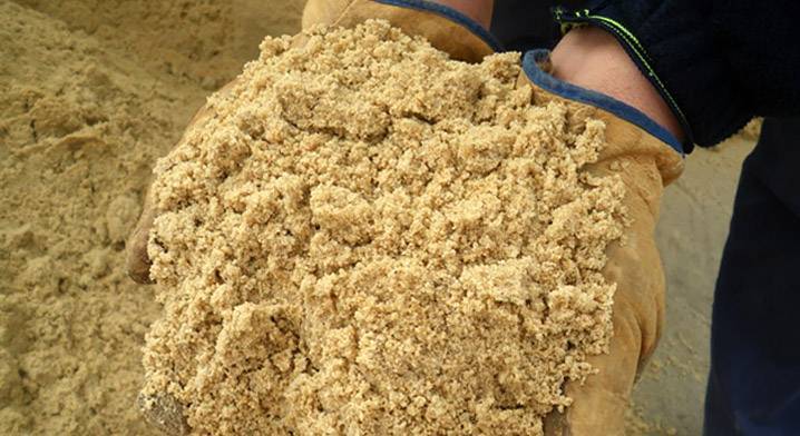 Какой нужен песок для фундамента — карьерный или речной?