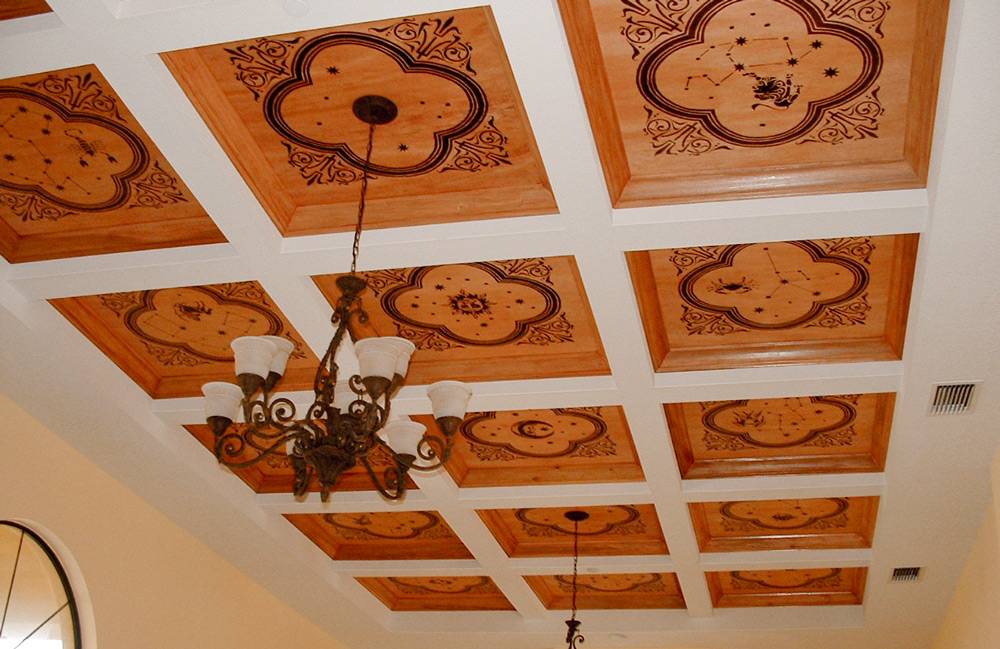 Отделка потолка фанерой в деревянном доме фото