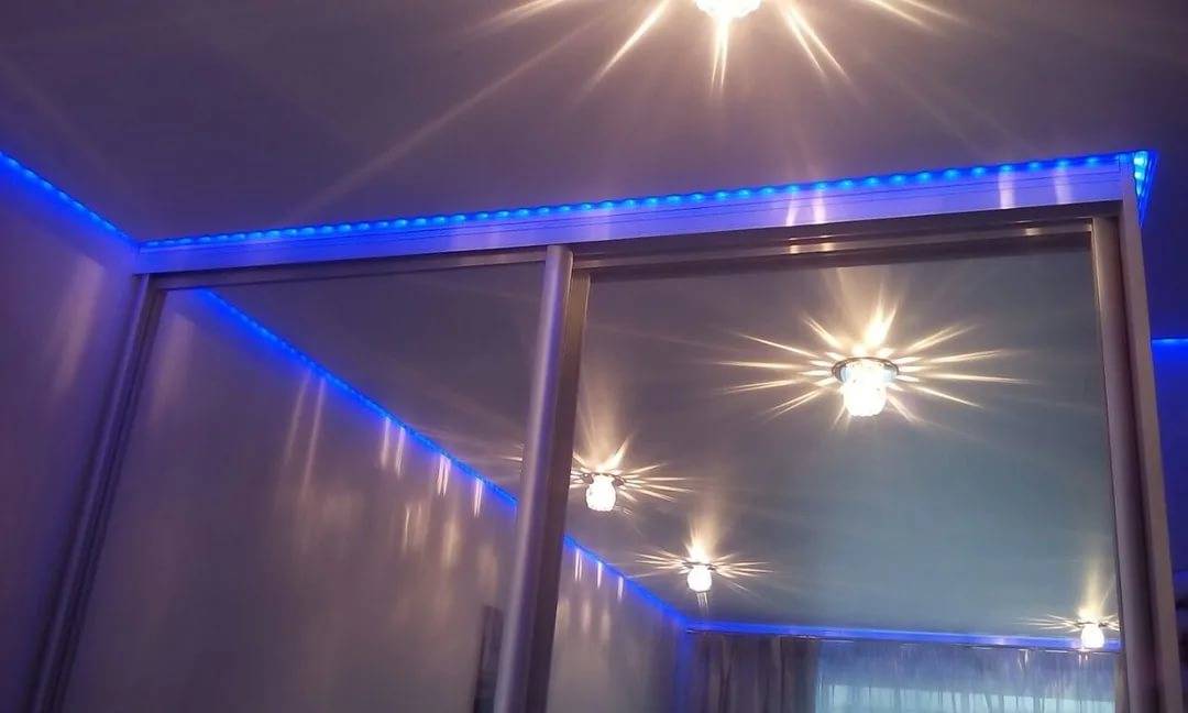 Натяжной потолок с подсветкой (82 фото) - варианты современного дизайна скрытой подсветки, по периметру, светодиодной лентой