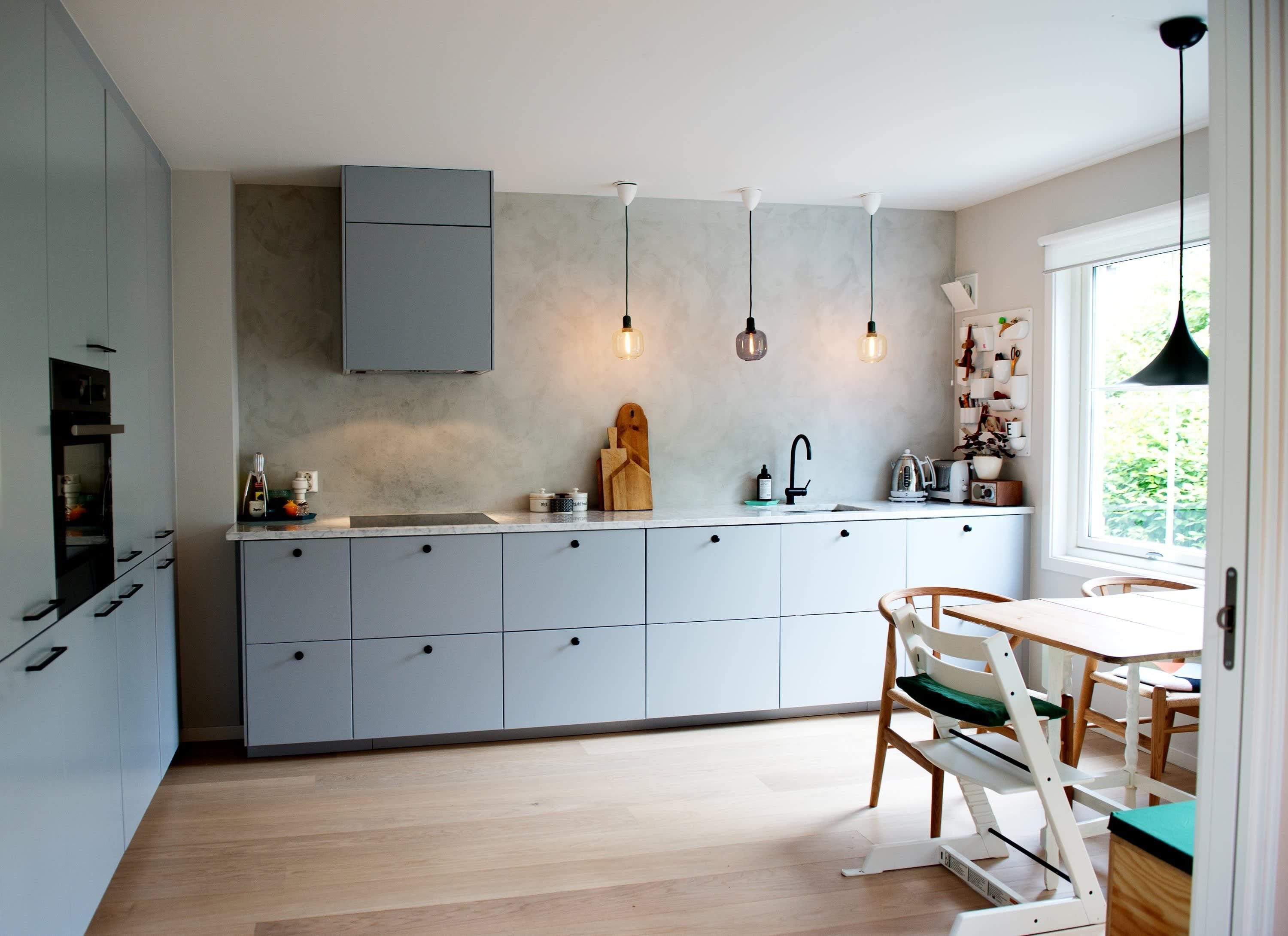 кухня без навесных шкафов классический стиль