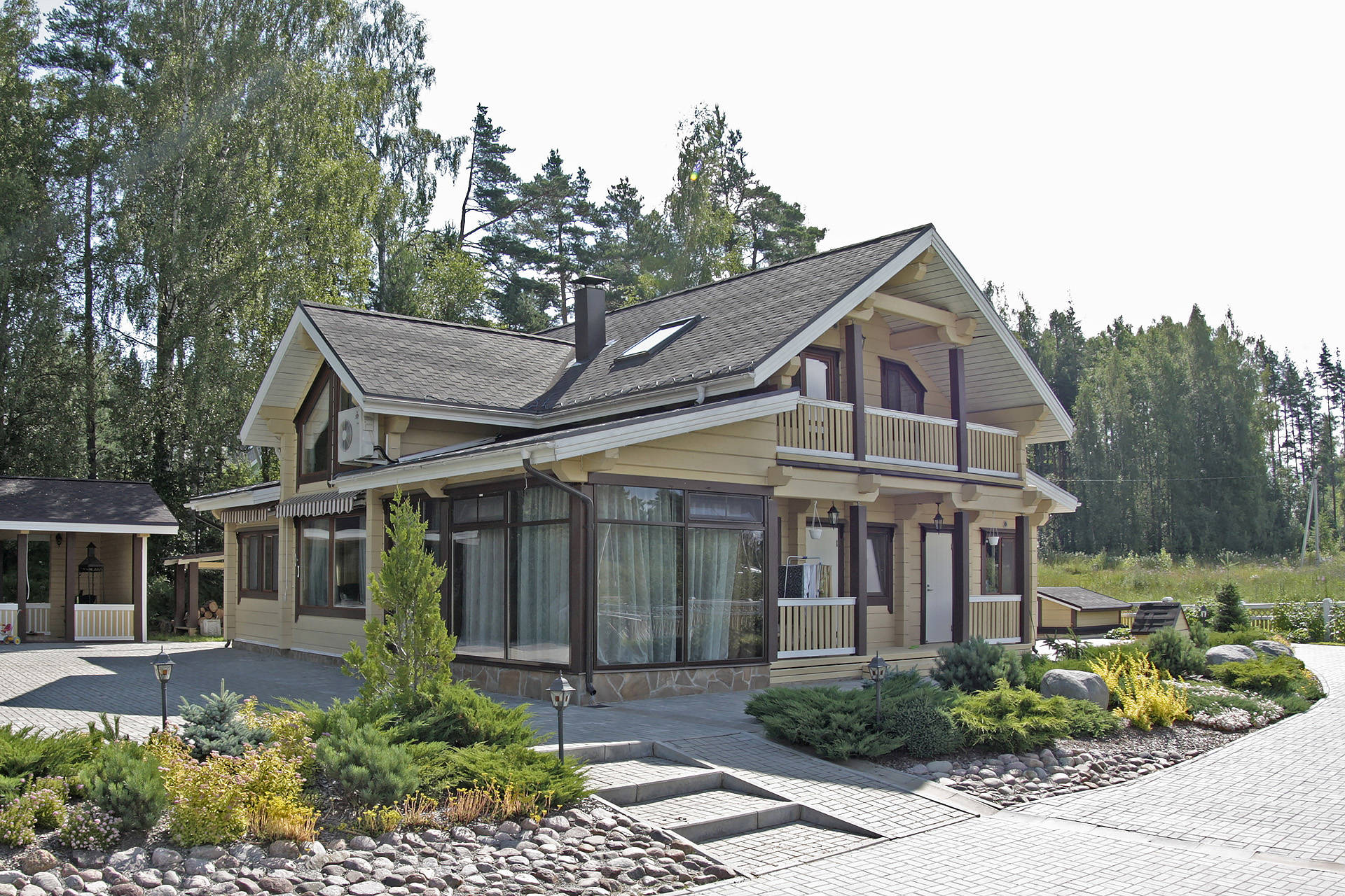 Финские загородные дома. Дом из клееного бруса Хонка. Финские домики Хонка. Финский дом Хонка. Одноэтажный дом Хонка с террасой.
