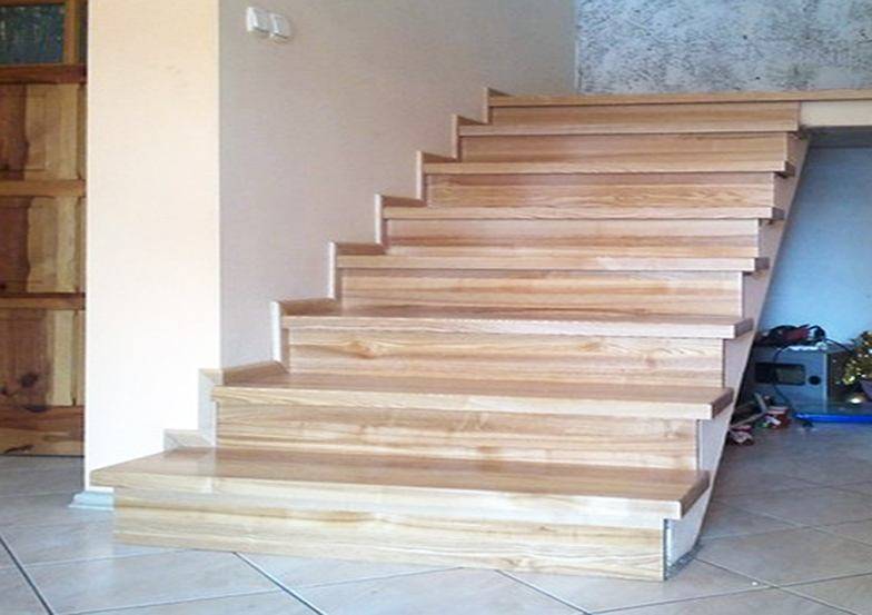 Декоративная отделка бетонной лестницы деревом: 3 этапа