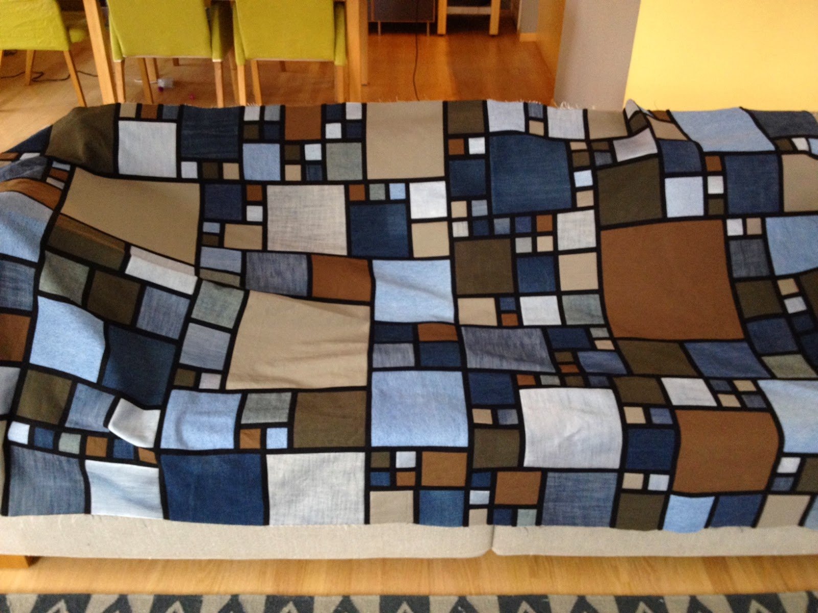 лоскутное шитье покрывало на диван из квадратов