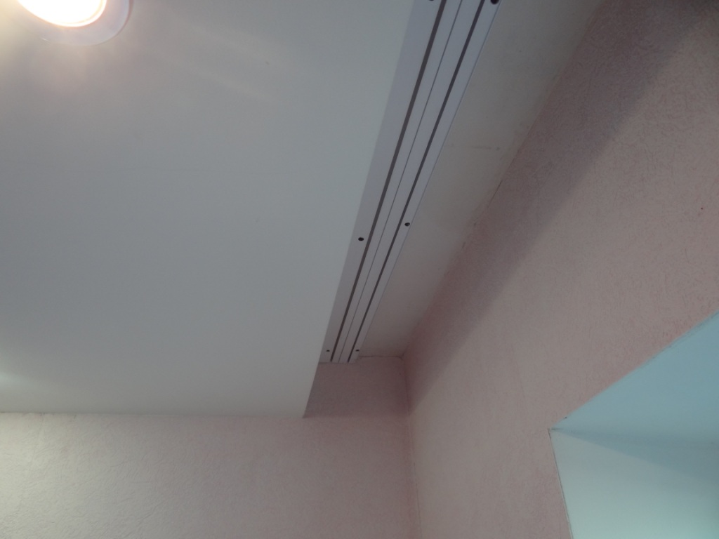 Шторы под натяжной потолок - 135 фото с лучшими идеями оформления