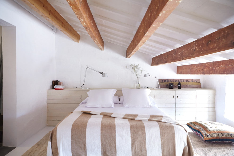 21 потрясающая дизайнерская идея для оформления комнат при помощи деревянных балок