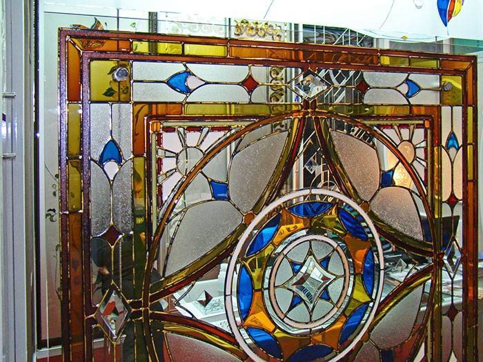 Витражи в интерьере. Какими они бывают?