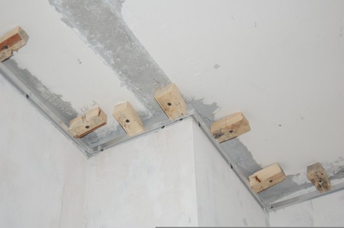 Как крепить натяжной потолок к стене из гипсокартона