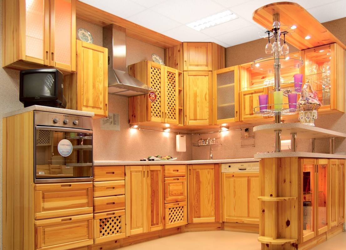 Кухонные гарнитуры из дерева