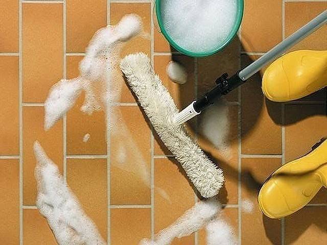 Как отмыть плитку от волос