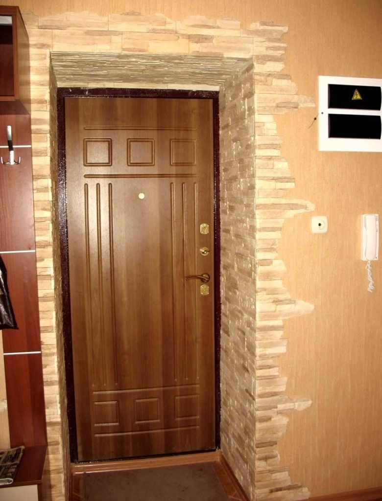 Что такое дверной косяк у входной двери фото