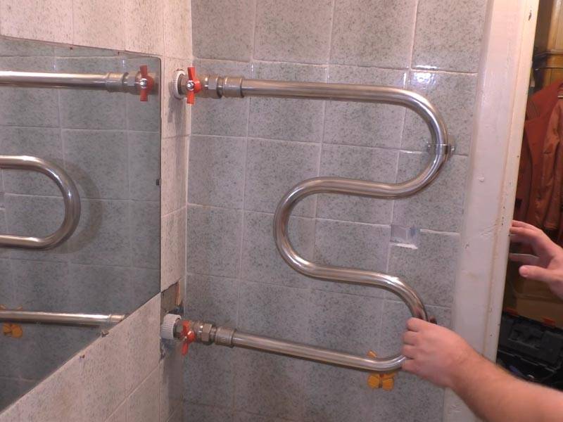 Установка водяного полотенцесушителя в ванной своими руками