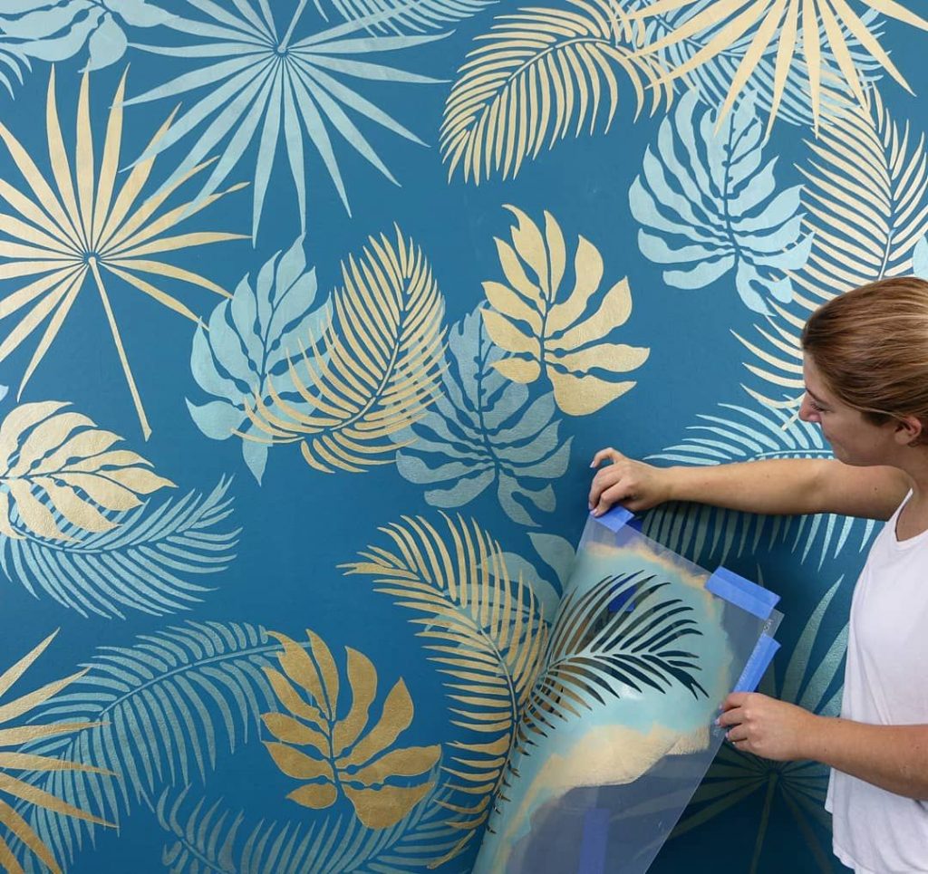 Трафареты для стен под покраску: назначение, виды, советы по выбору и покраске