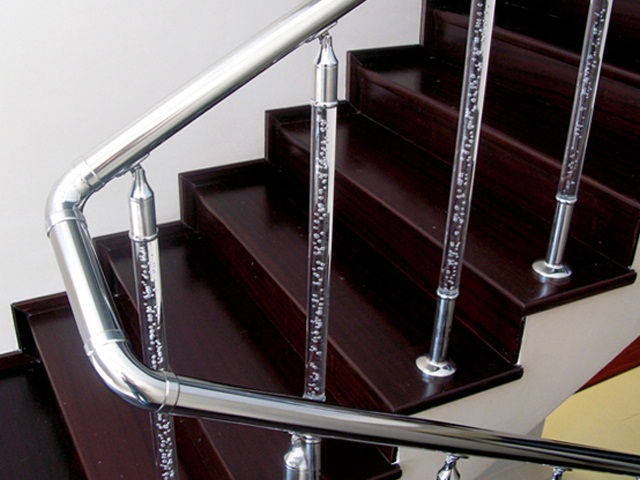 Перила для лестницы на второй этаж проекты из металла, варианты дизайна, фото, высота по гост