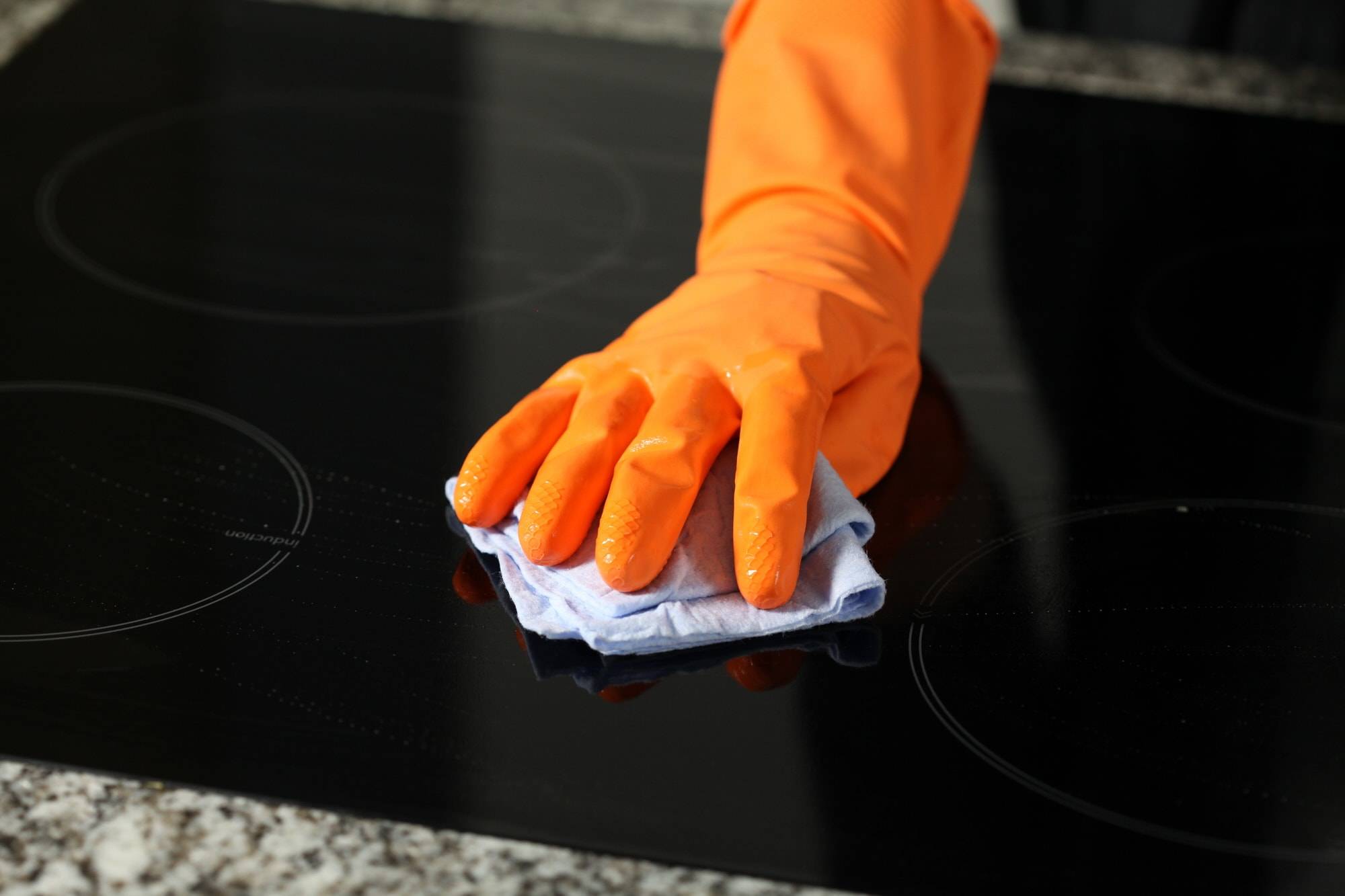 Как очистить стеклокерамическую плиту в домашних условиях: советы с видео