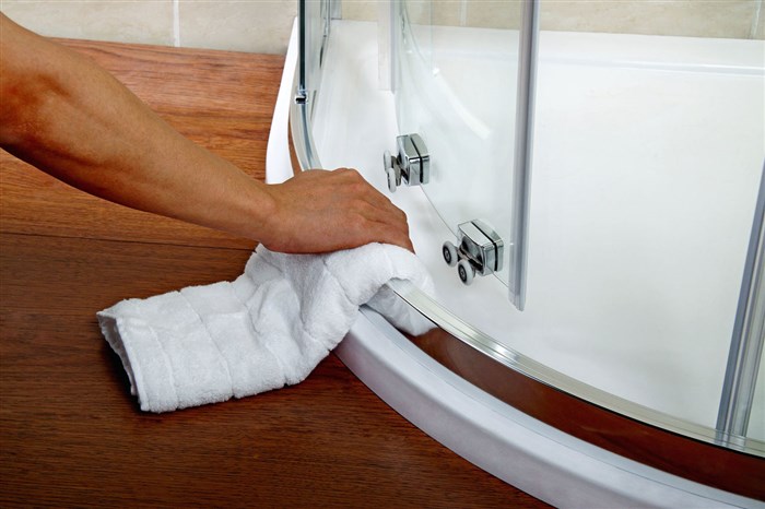 Чем отмыть душевую кабину от известкового и мыльного налета: в домашних условиях (средства)