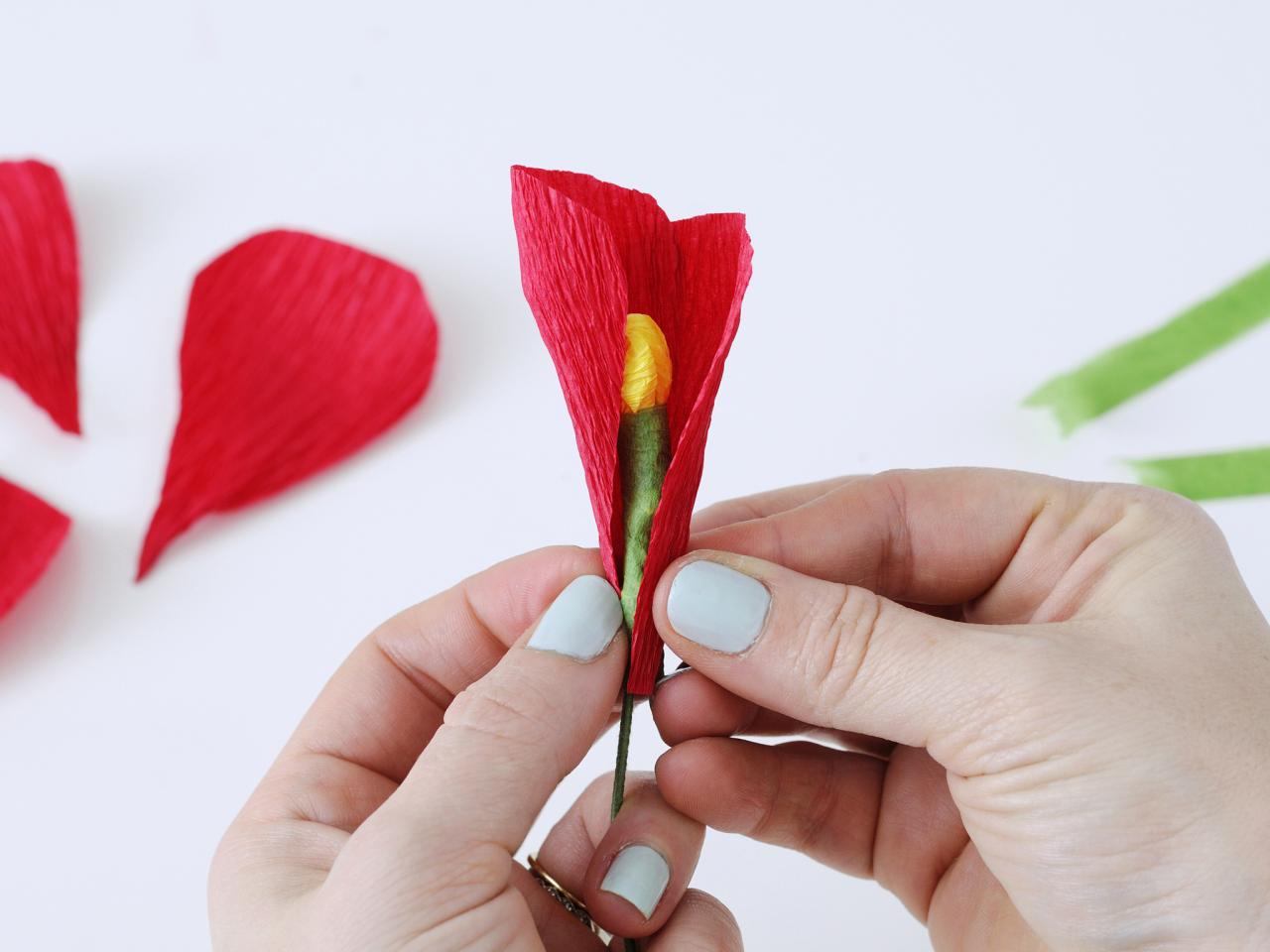 Цветы из гофрированной бумаги - 100 фото красивых букетов своими руками