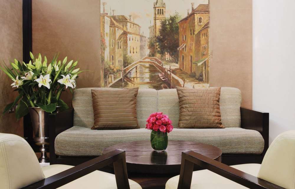 Фотообои в интерьере гостиной: 100 новинок дизайна 2023 года