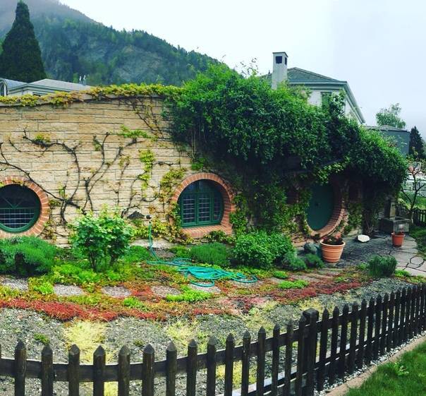 Build this magical hobbit house in only three days
