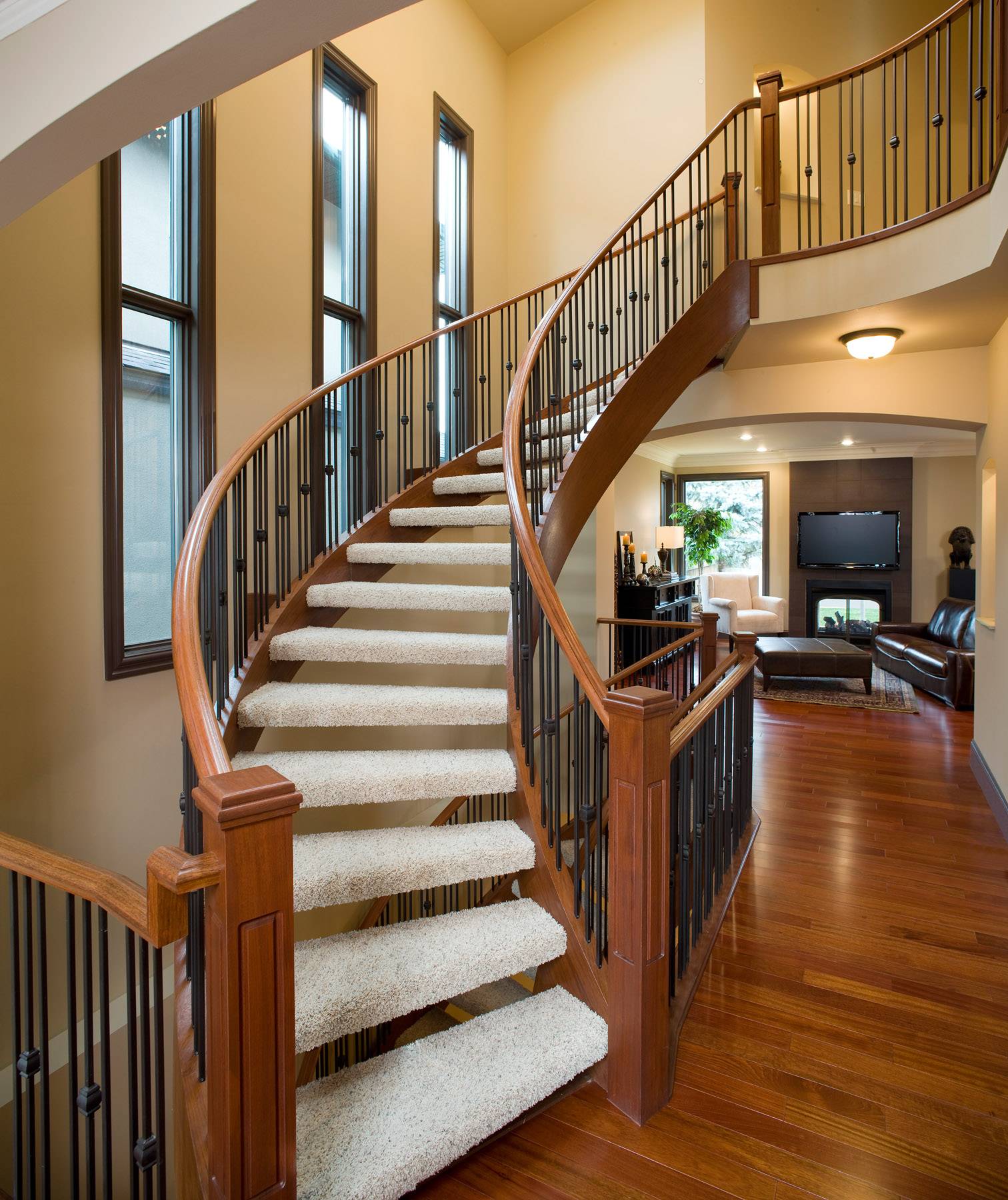 Лестницы для коттеджа и дома на второй этаж: виды, правила выбора лестницы