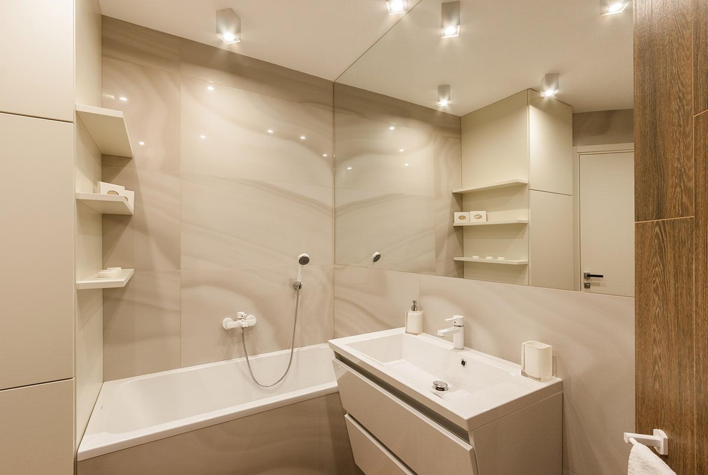 освещение в маленькой ванной комнате фото примеры