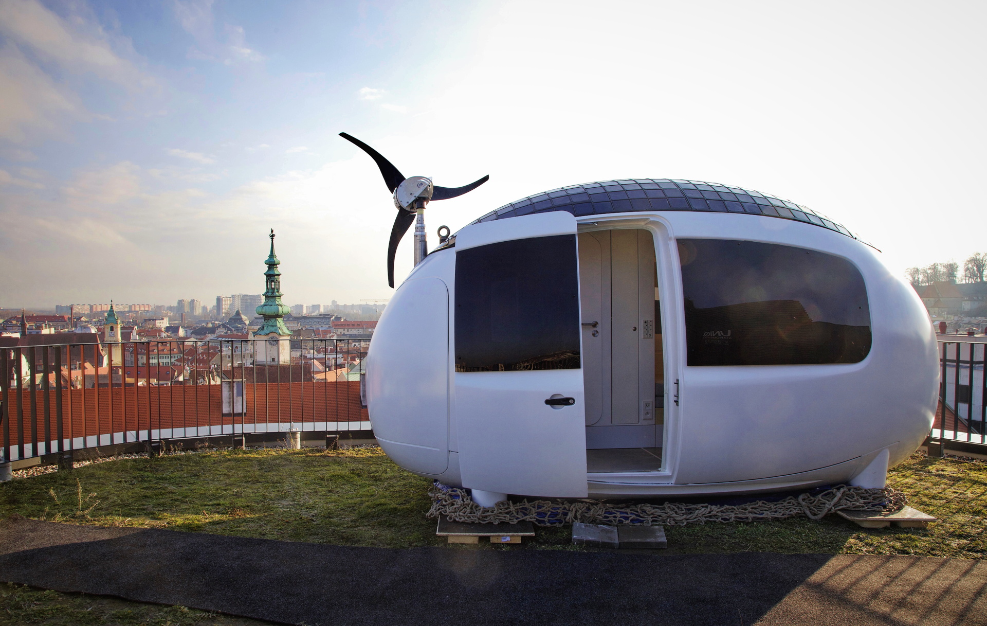 Уютный энергосберегающий дом Ecocapsule