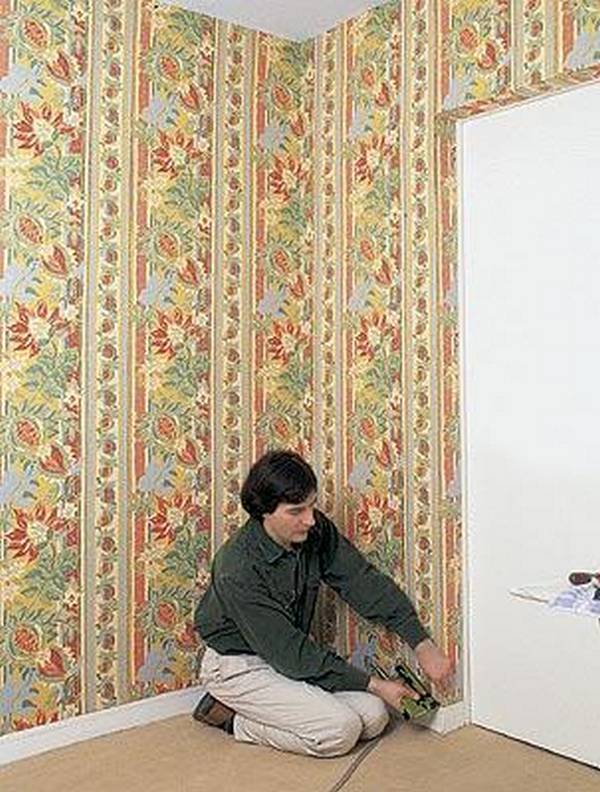 Отделка стен тканью и драпировка: как обшить или обклеить своими руками стены дома, как закрепить обтянутые текстилем вместо обоев панели