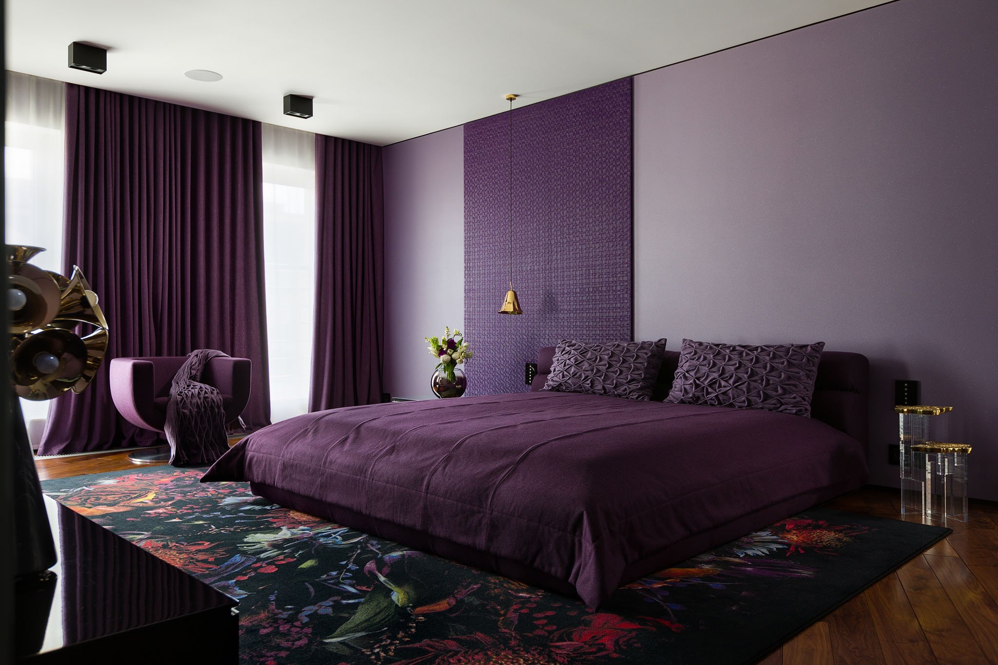 Гармоничное использование фиолетовых штор в интерьере - о комнате