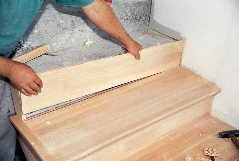 Отделка деревянной лестницы: основные этапы работ